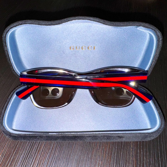 These are some Gucci glasses only been used a few times, in perfect condition - Picture 2 of 2